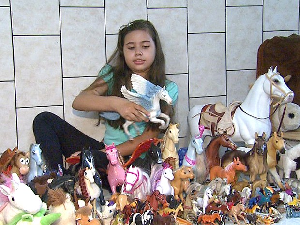 Com o sonho de ser amazona, menina trocava bonecas por cavalos de brinquedo